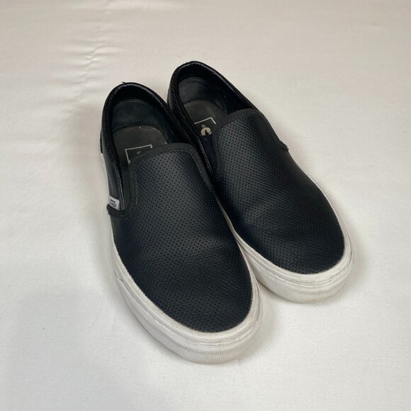 Women's 5.5 Men’s 4 Vans Classic Slip-on Black Comfort Shoes - Picture 1 of 9